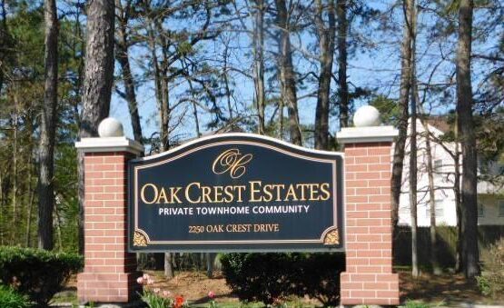 Oak Crest Estates sign
